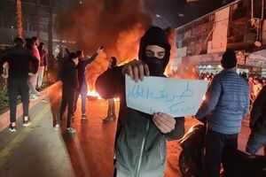 Road to Beirut airport blocked after Iranian plane banned

